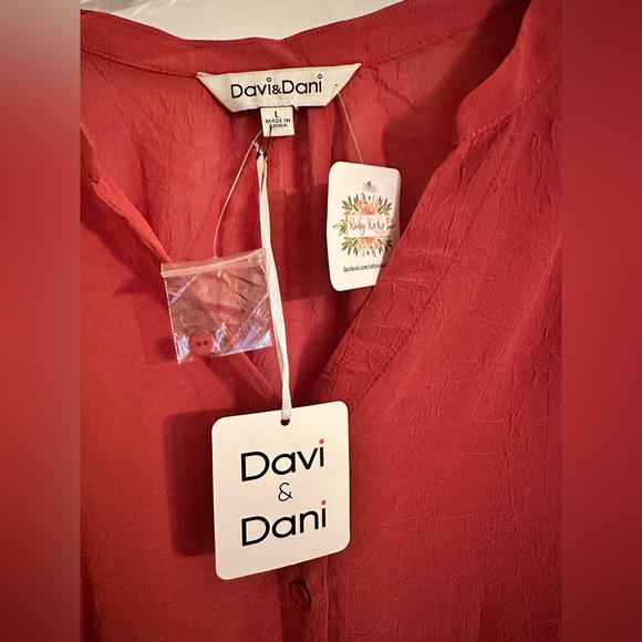 NWT Davi & Dani Rust Orange V Neck Blouse Size Large - Picture 6 of 6